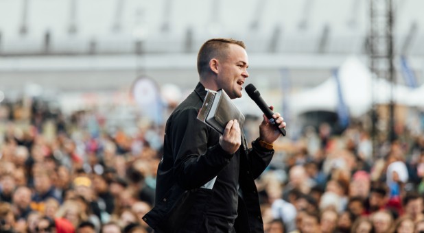 Nick Hall teaches the Bible, Teaching, Preaching, God's Word, Bible Study, Evangelism, Share the Gospel.
